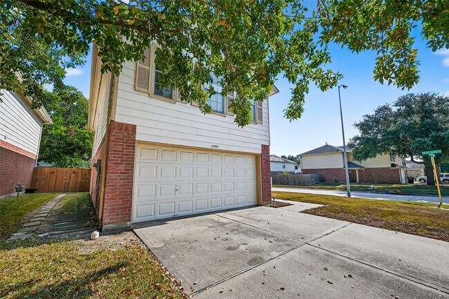 Building Photo - 11902 Rolling Stream Dr