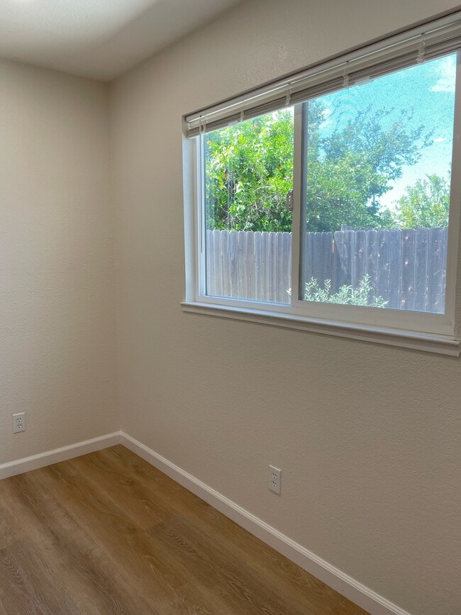 Building Photo - 1705 Darby Ln