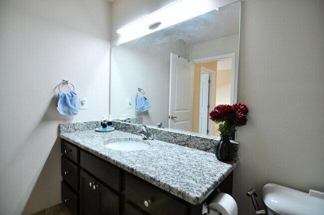 Building Photo - 4481 Bridgeview Ln