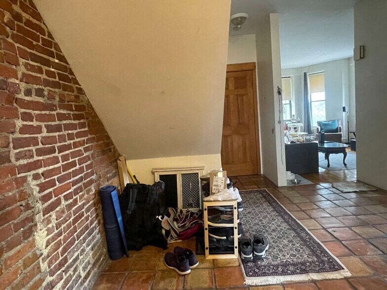 Building Photo - 31 Fort Ave
