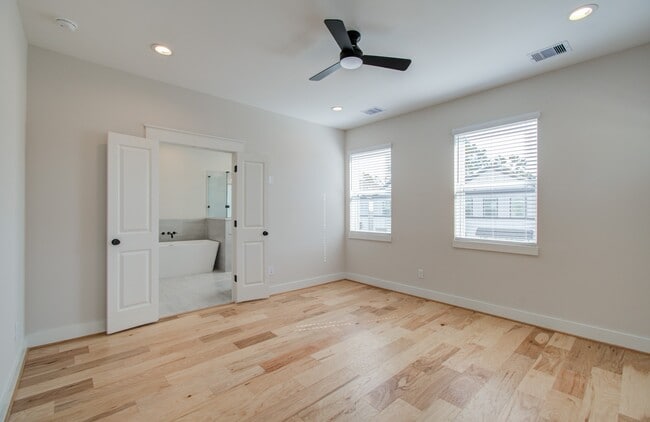 Building Photo - 5309 Donovan Gdns Ln