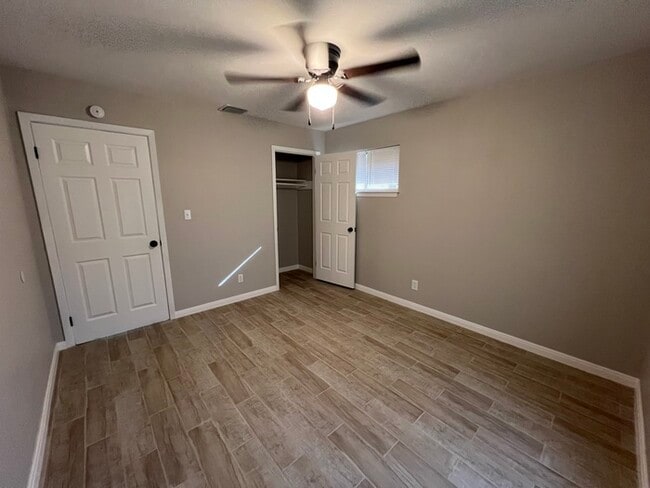 Building Photo - 1110 Falcon Dr