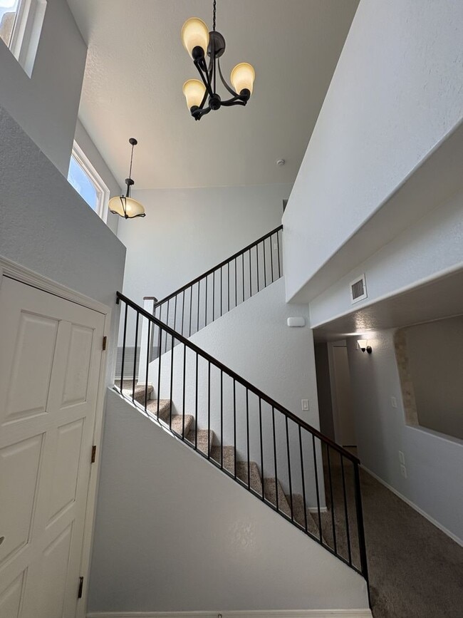 Building Photo - Beautiful eastside location