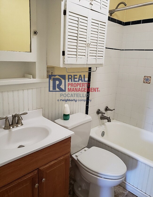 Building Photo - 605 S 11th Ave