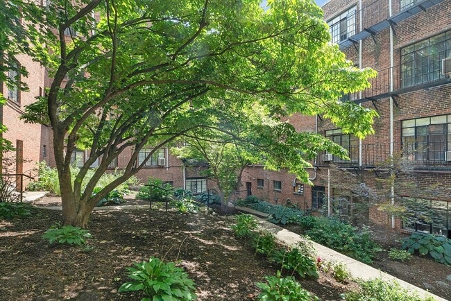 Building Photo - 97 Strathmore Rd