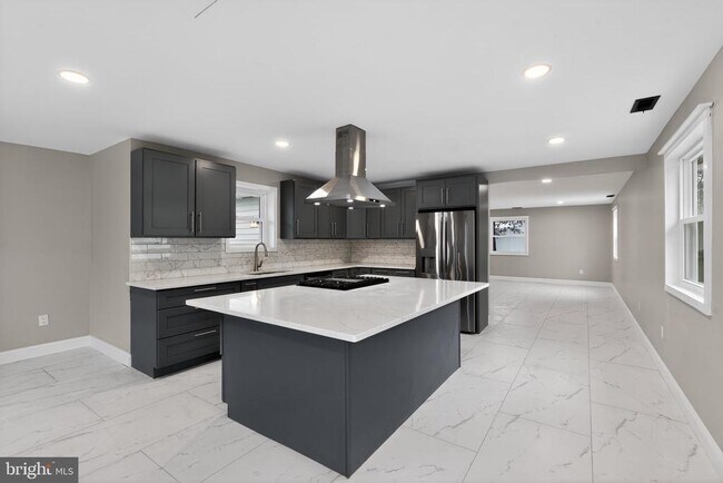 Building Photo - 109 Oak Ave