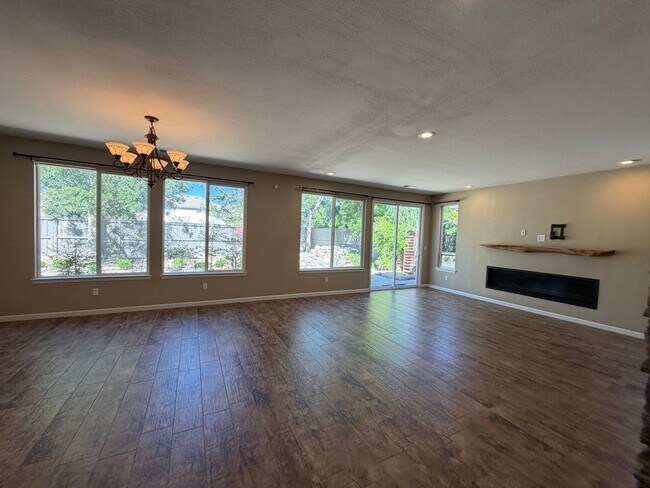Building Photo - 485 Cicada Ct