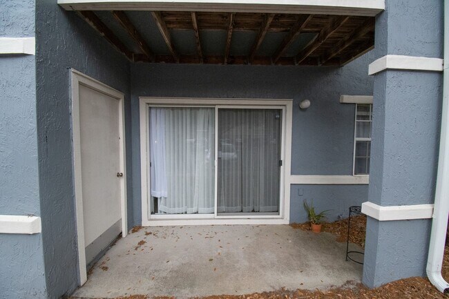 Building Photo - Windsor Park #313