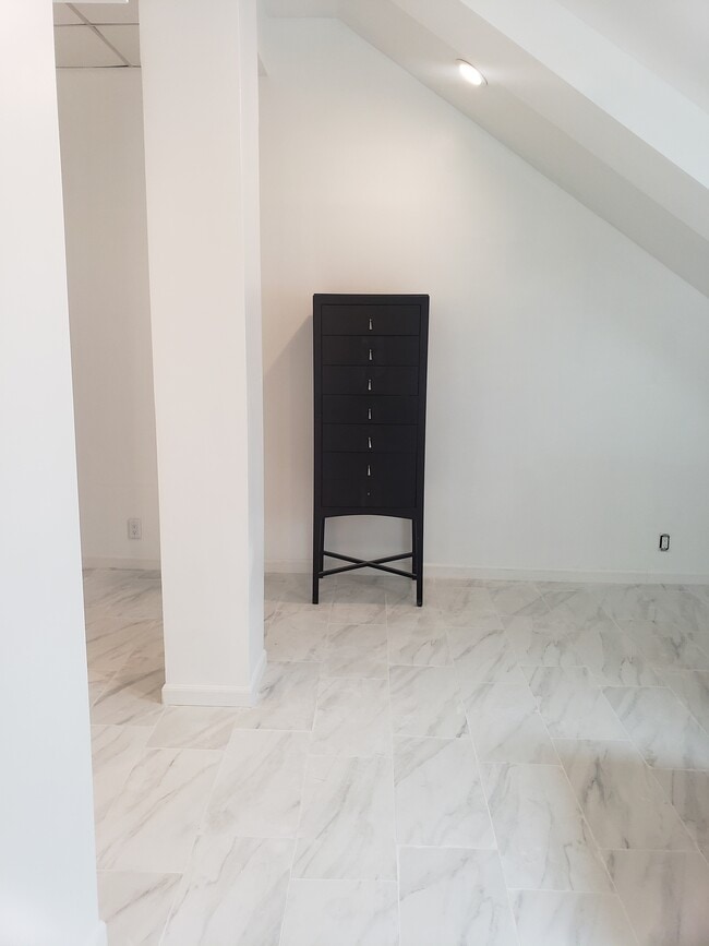 Building Photo - 2 Richmond Rd