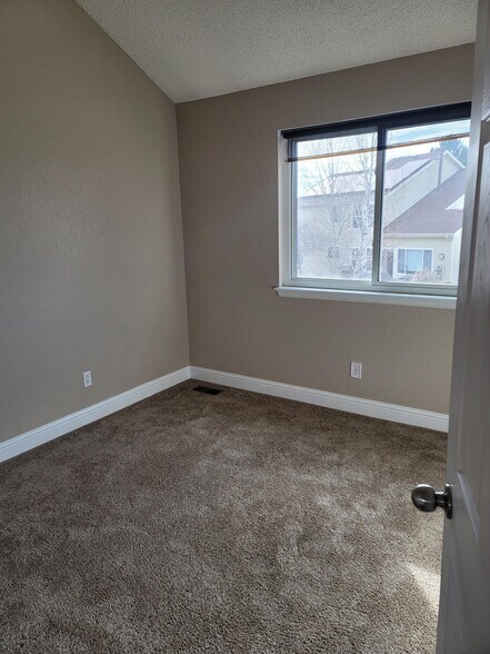 Building Photo - 1714 Foxfield Dr