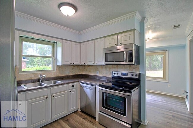 Building Photo - 1062 Kelly Dr