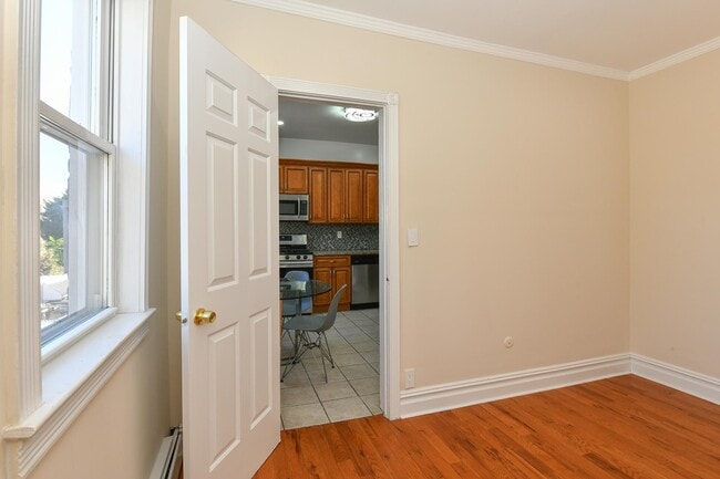 Building Photo - 1402 8TH St