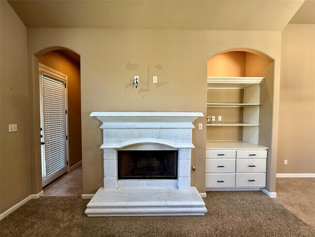 Building Photo - 2404 Sweetwater Ln