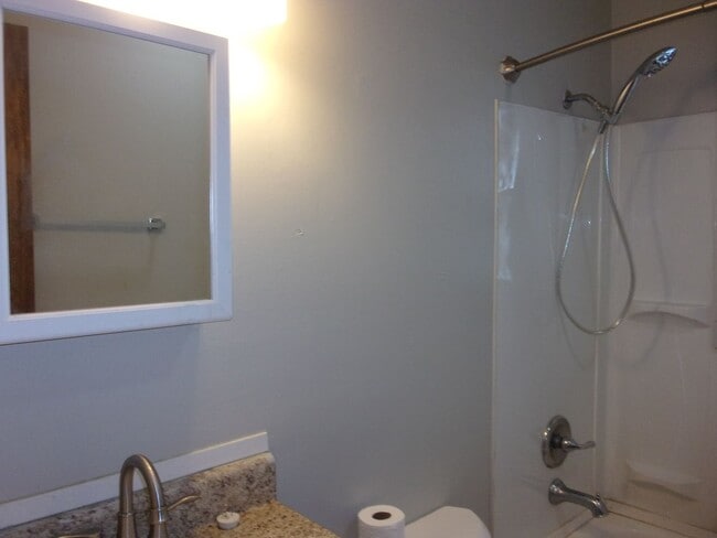Building Photo - $1,000.00 off First Month's Rent - 2 Bedro...