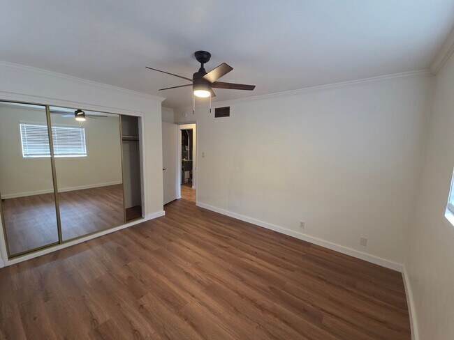 Building Photo - Well Maintained - 2 bedroom home in great area.