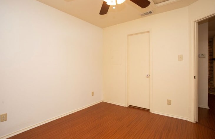 Building Photo - Room in Condo on Timber Ridge Rd