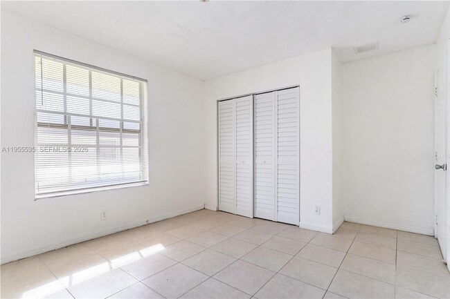 Building Photo - 415 NW 60th Way