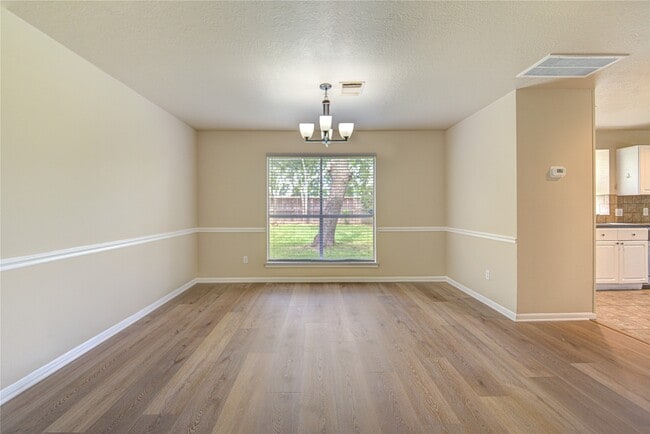 Building Photo - 138 W New Meadows Dr
