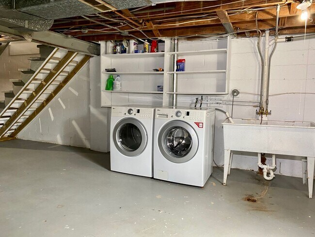 Building Photo - Charming 3 Bedroom/1.5 Bathroom Townhome in Towson, MD!