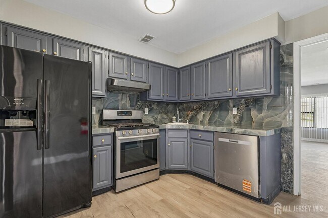 Building Photo - 1216 Thomas Ave