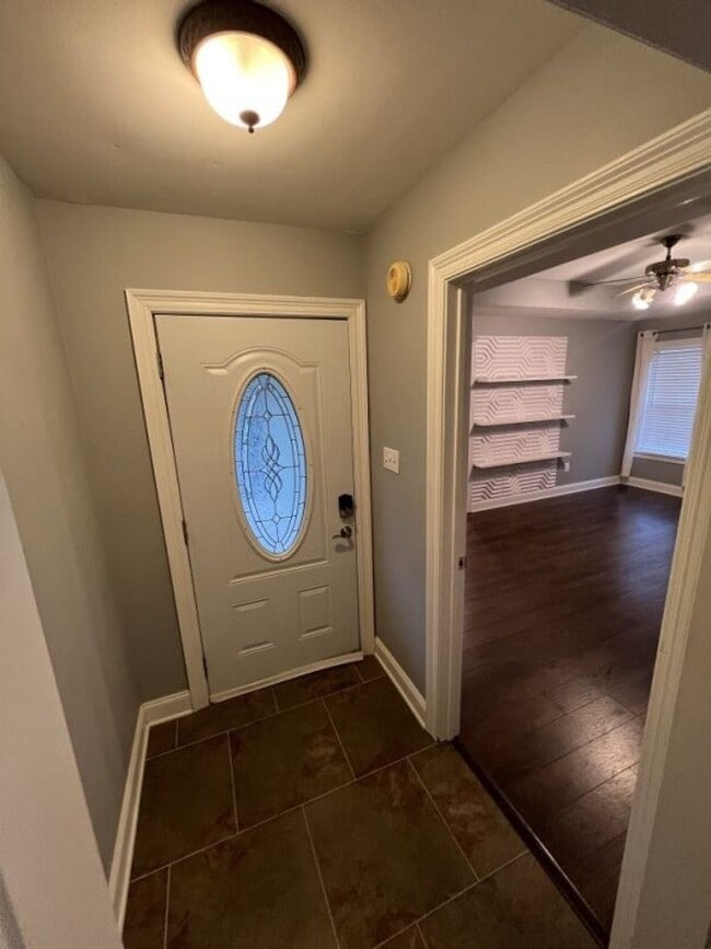 Building Photo - Must See!  Trendy 3 bedroom, 2 bath home i...