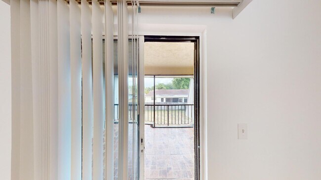 Building Photo - 1580 Montauk Dr