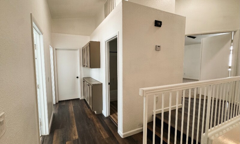Building Photo - 933 Dusty Creek St