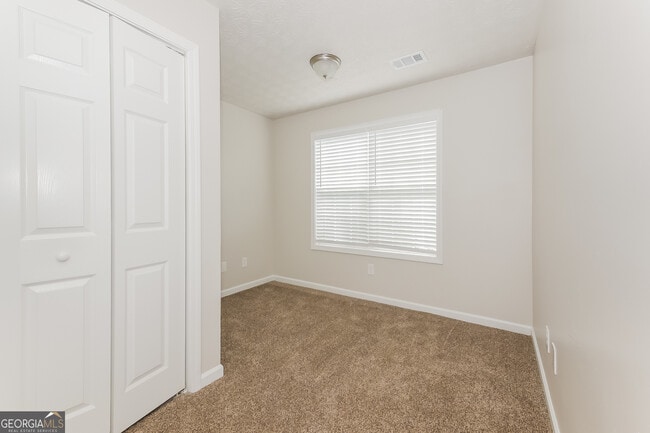 Building Photo - 135 Tara Way