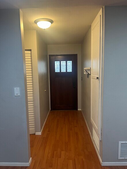 Building Photo - 8922 Heraldry St