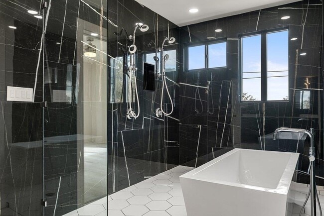 Building Photo - 8610 Grandview Dr