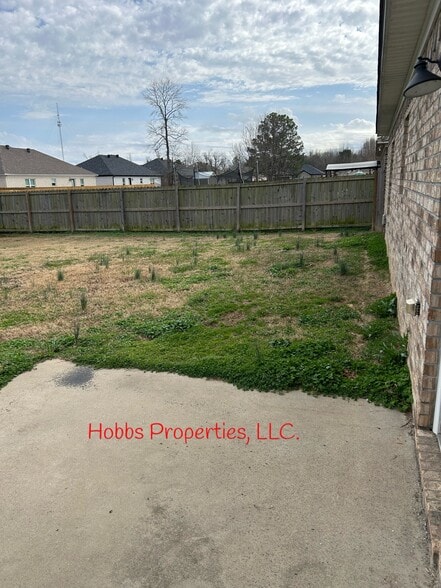 Building Photo - 14 Hidden Oak Dr