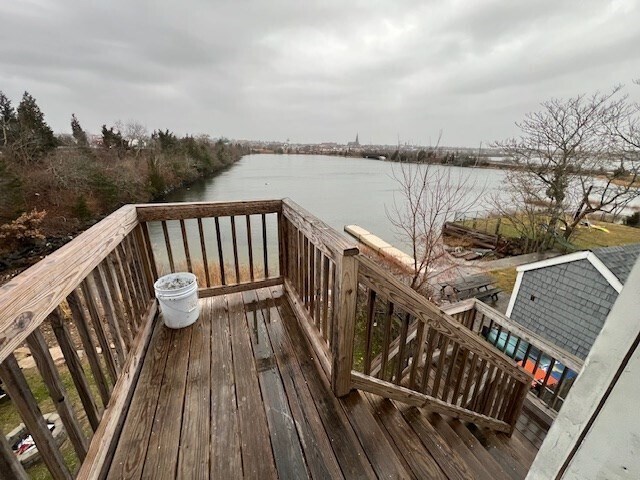 Building Photo - 18 Beach St