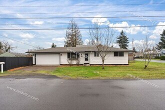 Building Photo - Updated 2bd, 2ba home that offers modern comfort and thoughtful design in the heart of Oregon City.
