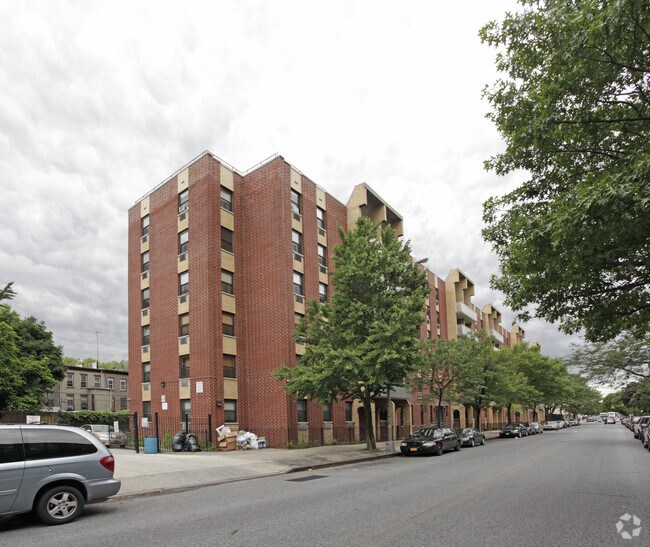 Primary Photo - 940-950 Gates Ave
