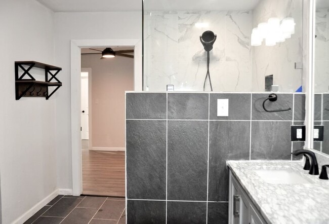 Building Photo - 114 Yates St