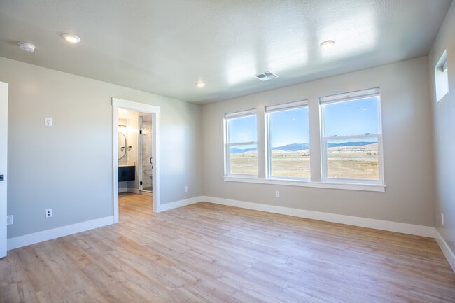 Building Photo - 5377 Remington Dr