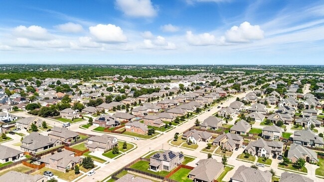 Building Photo - 717 Whippoorwill Dr