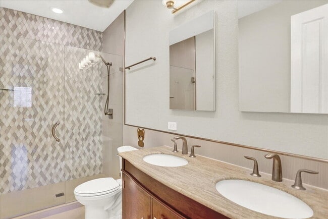 Building Photo - 7576 Oasis Dr