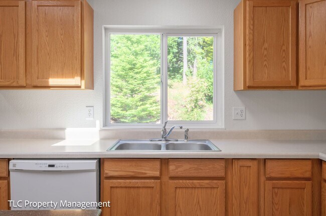 Building Photo - 3bd/2bath Home with a view!!