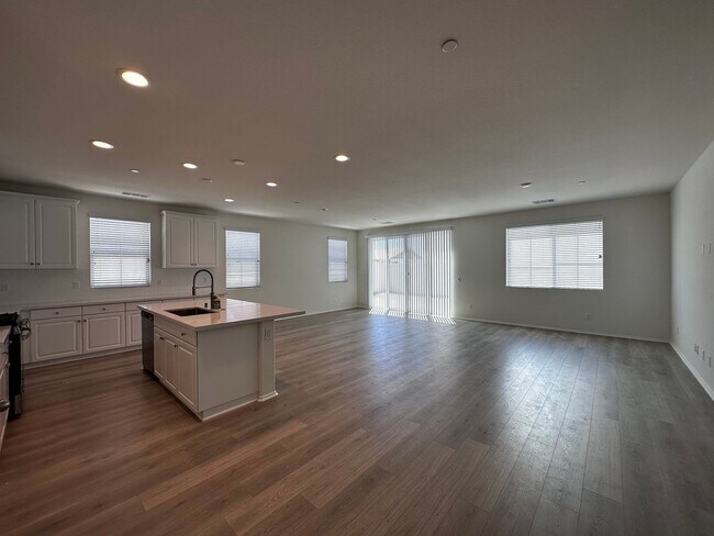 Building Photo - 45049 22 Nd street East