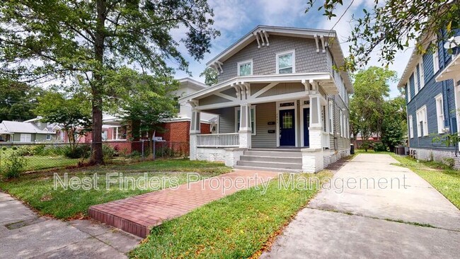 Primary Photo - 2805 College St