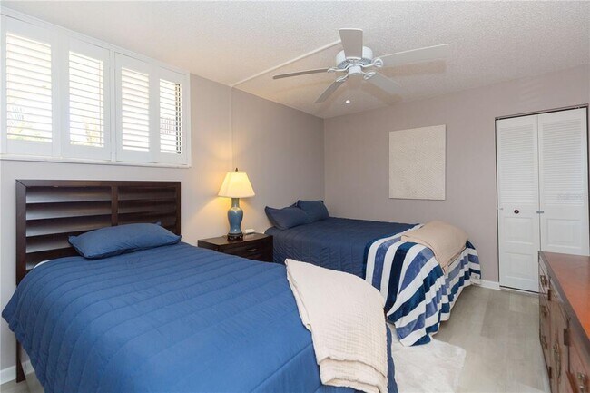 Building Photo - 5729 Del Sol Blvd