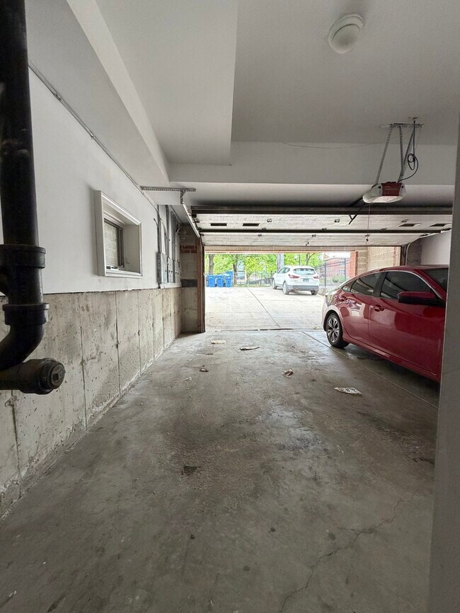 Building Photo - 2355 W Harrison St