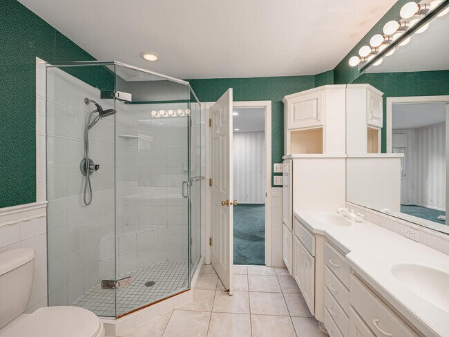 Building Photo - 6625 W Shore Dr