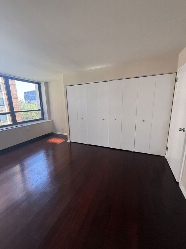 Building Photo - 222 E Pearson St