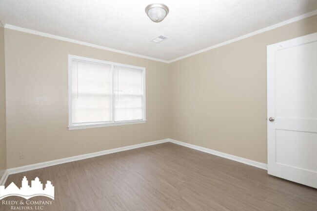 Building Photo - National/Guernsey Duplex