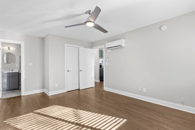 Building Photo - 705 W North St