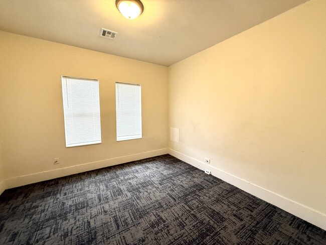 Building Photo - 531 G St NW