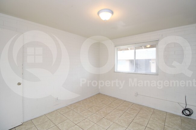 Building Photo - 3122 E Hubbell St