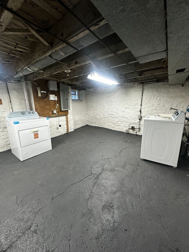 Building Photo - 117-119 Copperfield Ave